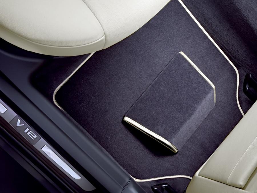  BMW 760Li Special Edition Exclusive 2006 года  (фото 2 из 9)